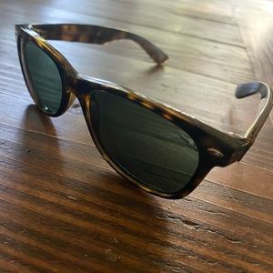 Ray-Ban Folding Wayfarer Tortoise Sunglasses